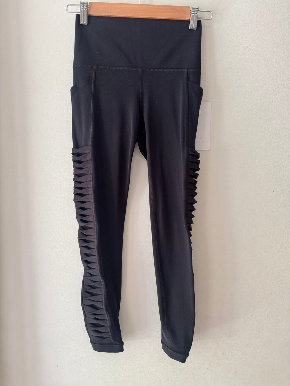 ATHLETA SALUTATION STASH POCKET II TWIST 7/8 - Size XS